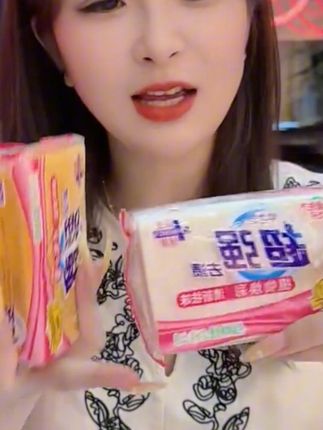 真的后悔没有早点入手这个皂,它简直是拯救了我家的脏衣服啊!它的清洁能力真的是太强了,而且特别容易冲洗干净 #肥皂  #洗衣  #香皂  #洗护好物  #居家必备