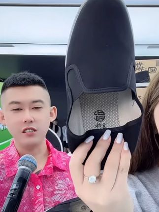 给咱家人安排两双,透气不闷汗,清爽一整天!#阿厦 #老北京布鞋 #好穿不累脚