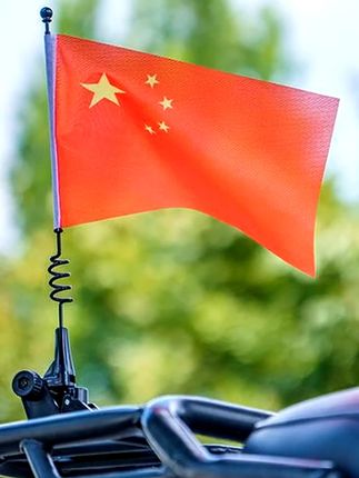 国庆节要到了,给你的爱车来点节日氛围吧#五星红旗迎风飘扬  #汽车装饰  #吸盘五星红旗