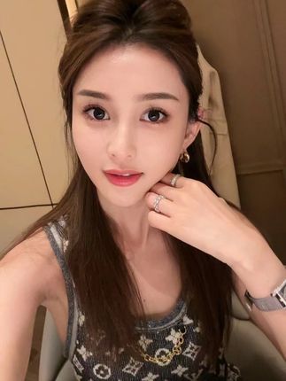 昕昕推荐一天都不会脱妆的蒂洛薇防晒气垫,还不冲吗! #蒂洛薇  #气垫  #美妆  #昕昕  #防晒气垫