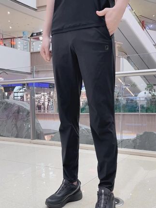 斐乐商务休闲裤,上身柔软亲肤 #夏季新款#好穿又好搭#透气舒适#百搭神裤#男装