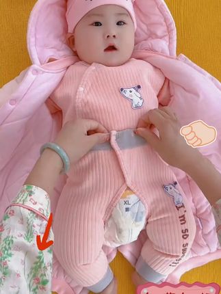 方便穿脱又不勒的#分体套装 ,加绒加厚,无骨缝制,裤子按扣设 方便穿脱又不勒的,加绒加厚,无骨缝制,裤子按扣设计好换纸尿裤,衣服斜襟开扣好穿脱,现在买真的太合适了#母婴好物 #新生儿 #宝宝好物推荐 #萌娃穿搭 #婴幼儿服饰