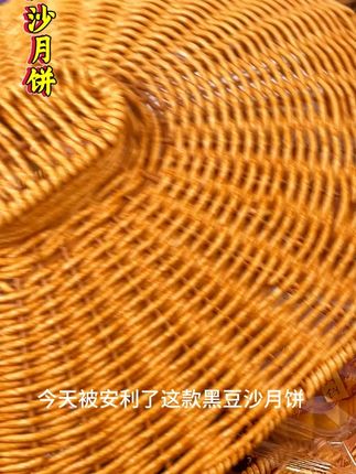 内馅稠厚得能拉丝,与外皮的柔滑形成呼应,拉与绵的互动持久,触感始终温润连贯#香甜软糯 #好吃不贵