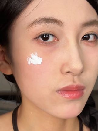 现在出门都用这款双重美白的隔离防晒霜了,不仅隔离防晒还能遮瑕养肤,真的可以去试试#美白防晒#防晒霜