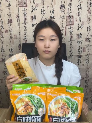 晚上馋了饿了来上一桶糊弄糊弄胃,饿了还能多吃几个口味#速食美食 #香迷糊了
