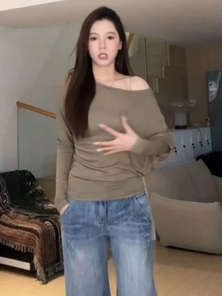 #如何通过穿搭摆脱路人感 #被秋日氛围感穿搭拿捏了 #小个子初秋显瘦穿搭 #通勤穿搭如何摆脱土气感 #普通人韩女感速成穿搭 HHYB Hello斜肩露肩长袖T恤女2025新款宽松显瘦百搭上衣250634