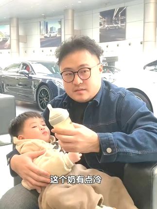 喝奶喝到后面都凉了,冬天宝宝喝奶必备,宝宝喝的奶,暖暖和和的#喝奶我是认真的 #90后带娃 #暖奶套
