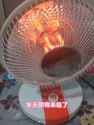 今年的冬天特别冷,大家有没有准备好过冬呢? 今天给大家推荐一款好用的神器电热扇。它可以让你在家就能感受到温暖的春天。它有两种不同的温度可以调节,完全能满足你的各种需求。而且它的安全性极高,大家可以放心用。有了它,再也不用担心寒冷的问题啦。这么好的电热扇快来抢购吧,价格便宜,质量好。让你的这个冬天更加温暖。工厂直销,生产厂家批发。#电热扇 #电热扇取暖 #电热扇取暖器 #电热扇厂家