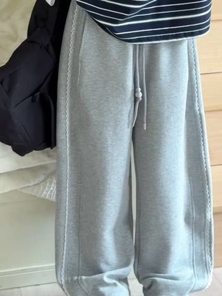 让我们在落叶间,穿出属于自己的风格,做秋日的时尚先锋