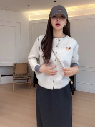 秋季时尚简约小马刺绣撞色拼接领针织衫-