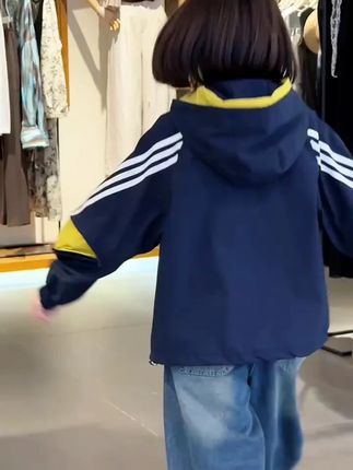 给闺女买衣服首先看款式,再比比品质,让童年不留遗憾#高品质童装