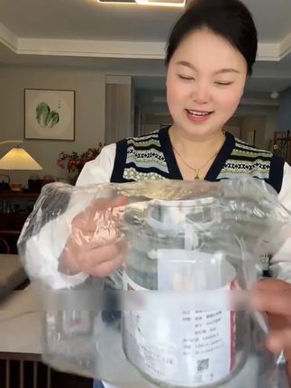 可以进冰箱冷藏冷冻,也可以在燃气灶和电陶炉上加热,用来凉开水、泡柠檬水、煮花茶果茶都很合适。#玻璃壶 #高硼硅玻璃 #煮茶壶 #凉水壶