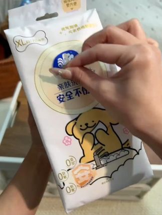 我的妈呀!!维达和线条小狗联名的洗脸巾真的要把我可爱晕了~关键到手一大包70抽,嘎嘎厚实,嘎嘎划算!!消耗品每天都要用,遇到大品牌有活动赶紧薅!#洗脸巾 #一次性洗脸巾 #柔软亲肤 #干湿两用#维达