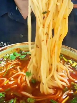 兰州拉面39.9发9包,自带调料包,只需要煮熟就可以吃了,简单方便,#这一碗真过瘾 #兰州拉面 #美食推荐 #好吃到停不下来 #强烈推荐
