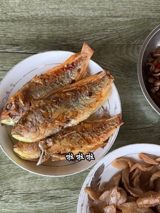 这个金线鱼是我们餐桌的常客,煎的香喷喷的非常下饭哦! #金线鱼 #农村美食 #我的乡村生活