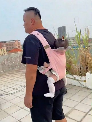 婴儿背带 家人们,一个人带娃抱娃的累,只有经历过才知道,还好老婆给我准备了这款婴儿背带,简直是带娃界的好帮手。横抱适合小月龄宝宝,竖抱、背抱适合大宝宝,能一直用到 3 岁。轻松抱娃,解放双手, #爸爸带娃 #母婴好物 #新手爸妈 #带娃出行 #育儿经验分享