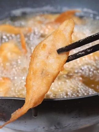 馋这口油炸的了,自己在家里轻松做,配点气泡水绝了。小酥肉粉在下面需要的姐妹可以点一下#炸鱼 #炸肉 #酥肉粉推荐
