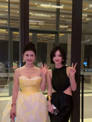 棕色水乳直降降价40,水乳两瓶只要198额外赠三件套体验装! #神大英子 #珂尼娜品牌 #水乳 #好物推荐🔥 #自用好物分享
