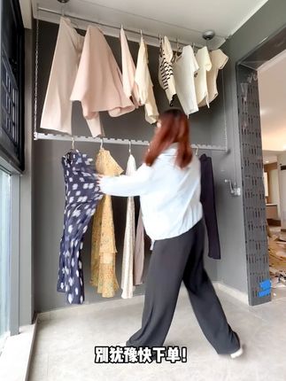 装修那会,贪便宜买的晾衣架没用多久就坏了 后面直接换了个铝合金材质的,还能防风,用了两年还跟新的一样#收纳整理 #手摇晾衣架 #装修日记 #好物推荐 #蝶缘晾衣架