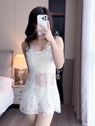 平凡而不平常,只有穿了才知道。#约会穿搭 #你要怎么抵抗我 #这么穿显瘦20斤 #小裙子 #温柔风