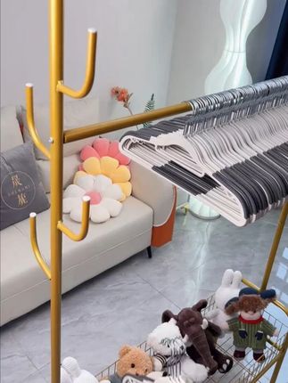 直击对比,拒绝“薄如纸”劣质衣架!优选厚重稳固款,防滑节省空间 #居家好物 #衣架 #好物推荐分享