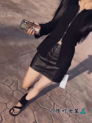 女人打扮嫩了,说你装,穿成熟了说你老,穿少说你露,穿多了说你土,所以管不了别人眼中的版本,想怎么穿就怎么穿。 #穿出高级感  #时尚洋气两件套  #早秋穿搭  #显瘦显高显气质  #气质穿搭