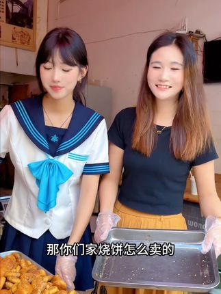 黄山特产烧饼,酥酥的饼皮包裏着梅干菜扣肉内馅,吃起来咸香酥脆 越吃越香,根本停不下来~#零食推荐  #好吃不贵经济实惠 #吃货 #美食推荐