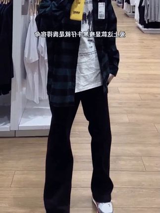 兄弟们!春秋季的神裤来啦!这款直筒弹力牛仔裤,美式街头风拉满,vibe感十足。直筒版型超显瘦,修饰腿型一绝,微喇设计更添时尚感。而且还有弹力,穿着超舒服,不管是日常出街还是运动都能轻松驾驭。赶紧入手一条,成为街头焦点吧!#cleanfit  #牛仔裤男  #直筒裤  #显瘦长裤  #美式街头风