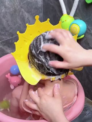宝宝以前洗头,水总是进耳朵眼睛里,自从老公买了这个#洗头帽随便冲洗任由我摆布了,好用推荐#宝宝洗头神器推荐 #07154