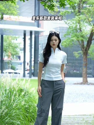 斐乐新款短袖搭配露思同款长裤 也太显高显瘦了吧 #显高显瘦显腿长 #夏装穿搭分享 #日常搭配 #通勤搭配 #ss