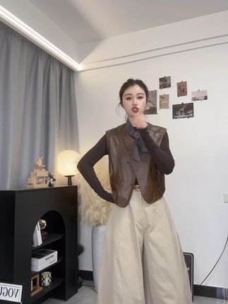 欧货复古PU皮马甲女外穿2025春季新款安可拉红无袖坎肩皮马 #皮马甲 #外套 #穿出高级感 #谁穿谁好看 #秋冬新款