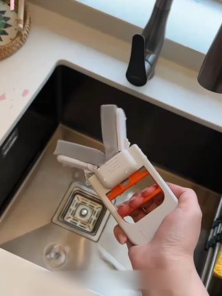 这个#迷你海绵拖把 还是第一次见,单手就能操作,不用洗抹布,手也不用沾水,脏了清水冲一冲就干净,真的太好用了吧!#生活好帮手 #免手洗拖把 #迷你小拖把