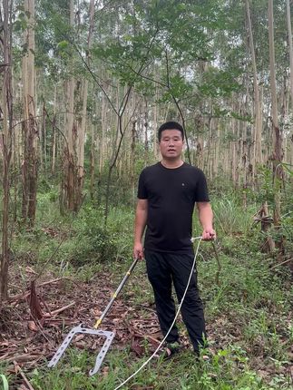 高空穿绳扶桉树工具来了 台风来了也不怕,大嫂也不会跑。桉树倒了大哥没有跑 农村生活桉树桉树倒了 扶桉树绑绳神器有卖了,快来看看支持全国发货 加厚扶桉树神器高空穿绳工具树枝干船舶挂绳不锈钢伸缩杆穿绳 扶桉树工具农村生活户外装备高空作业装备户外三农我的乡村生活农村生活