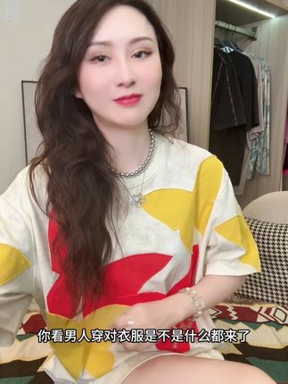 夏季高级感新款男士潮牌撞色贴布蝴蝶设计短袖T恤满天星圆领上衣 #男装潮流猎人 #男女同款 #谁穿谁好看 #穿出自己的风格 #夏季新款