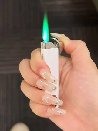 是复古与实用的碰撞,握在手里就是低调的格调 #高级感 #潮流 #网红打火机 #金属打火机 #心系天下