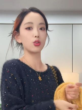 时尚彩色球球亮片卷边毛衣女秋冬季韩版一字领慵懒风针织衫 #穿搭 #显瘦遮肉 #女装 #洋气减龄 #谁穿谁好看系列