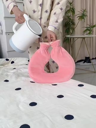 1400毫升U型防爆注水热水袋加厚颈椎暖肚毛绒便携肩颈大号护颈#热水袋 #U型热水袋 #秋冬保暖 #便携热水袋 #护颈神器