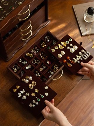 七夕限定· 黑胡桃木中古风六层抽屉首饰收纳盒,岁月藏韵,爱意恒久一木一纹,承载时光的温润,六屉轻启,珍藏心动的点滴,黑胡桃木 × 中古设计,七夕将至,以匠心之礼,诉长久之情,限量发售,只为与你共度每一个朝夕#七夕礼物 #女人无法拒绝 #小众设计感 #高定系列 #礼物🎁