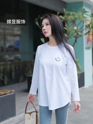 女生必备!中长款长袖T恤配鲨鱼裤,显瘦遮肚超绝 #女士打底衫 #女款打底衫 #配鲨鱼裤 #长袖打底衫 #遮肚上衣