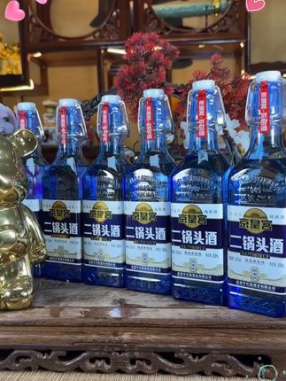 乾清门国际蓝方瓶二锅头整箱6瓶 48块6到手6瓶乾清门高粱 白酒,每一瓶500毫升,整箱6瓶接近6斤,42度,清香型白酒,实惠好喝的老百姓口粮酒#白酒 #清香型白酒 #二锅头 #白酒推荐 #好喝不贵