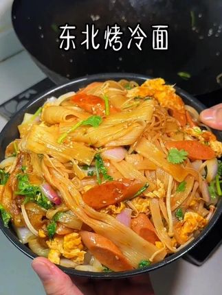比路边摊还好吃的烤冷面,自己在家做,想吃什么放什么,酸甜可口,干净好吃还实惠#东北烤冷面 #美食 #妈呀太香了 #Rapeter淘汰