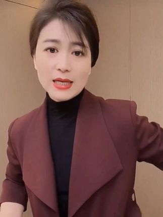 大V新款风衣,时尚气质显瘦,轻奢感满满 #时尚气质风衣 #爆款风衣推荐 #显瘦轻奢风 #显瘦轻奢风衣 #爆款女装风衣