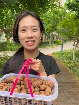 你吃过正宗的云南鲜核桃吗? 真的很好吃#新鲜核桃 #好吃
