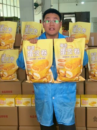 【这个巨好吃的0蔗糖】#藜麦蛋皮卷湿软的牛奶烤蛋皮夹着一口爆浆的沙拉肉松,工厂直发!早餐配牛奶太满足了#面包#