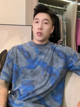 立体结构增强造型张力,包容设计打破穿搭定式 #男装潮流猎人#潮男#男装#时尚#短袖穿搭