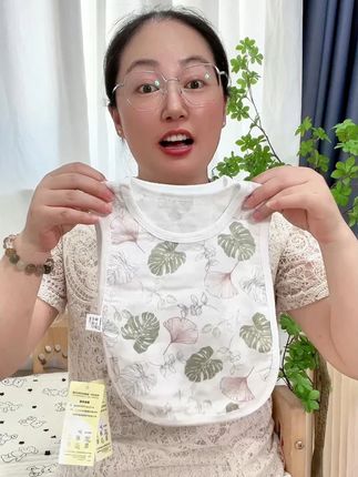 #婴幼儿服饰 三伏天来了,还得给宝宝穿这种竹棉的小料子才凉快,上身自带凉感,透气舒适,宽松大板型,宝宝活动起来无束缚,做的也是妈妈们放心的A类品质,太适合怕热的宝宝夏天穿了#宝宝背心 #宝宝衣服 #超薄透气
