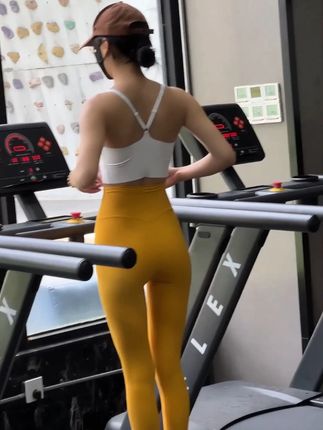 高腰设计显臀显瘦,还有防晒、防闷汗等四重防护,后腰口袋超实用!#瑜伽裤推荐 #运动穿搭 #的确奇 #抗菌面料 #瑜伽裤