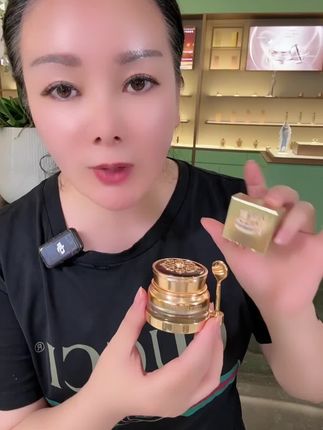 夏天抹一层又一层,我们贵妇膏几分钟就可以素颜出门,不卡粉不浮粉,直接抹就可以精致出门#万般微颜