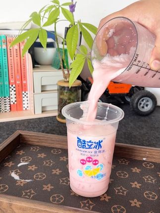 吃不完的水果别浪费,准备一个雪克杯,制作冰爽可口的水果冰沙#雪克杯 #冰沙 #自制冰沙