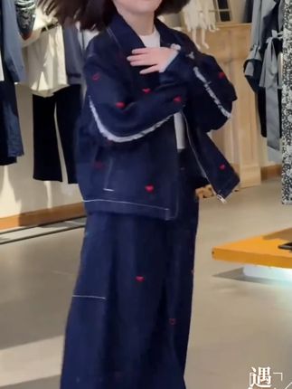 女童牛仔套装春秋2025新款洋气女孩高级感时髦秋装爆款两件套 #小个子秋冬穿搭 #森系少女感穿搭 #当你坚持姐很贵的穿搭理念 #被秋日氛围感穿搭拿捏了 #早秋贵气感穿搭